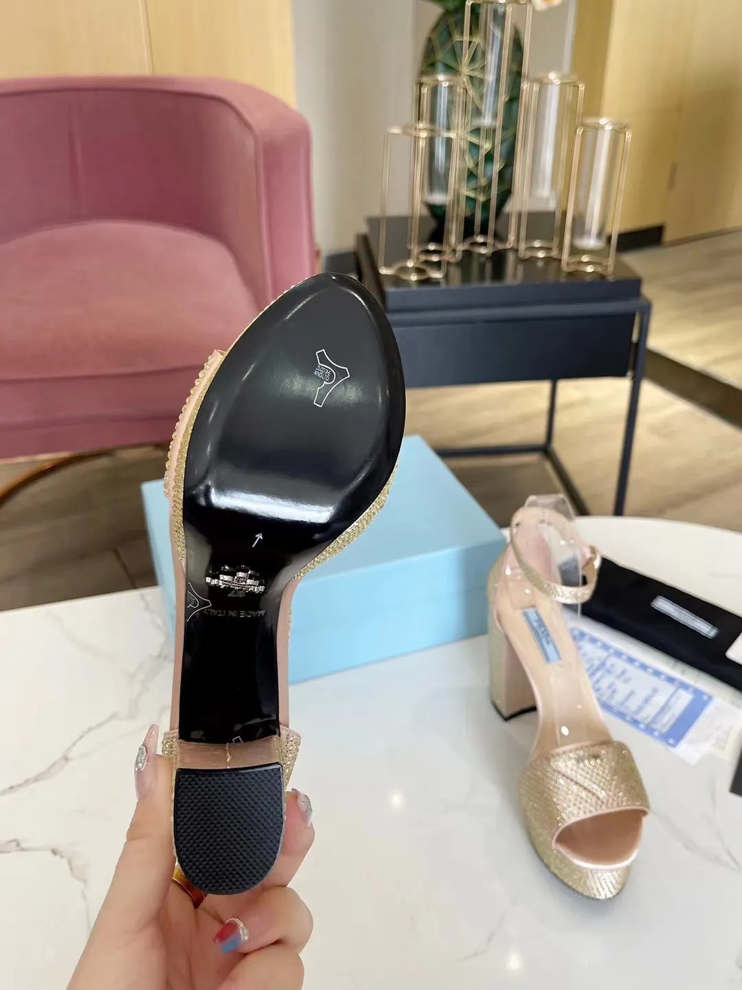 👟👟Ex-factory price 600👟👟 (imitation leather bottom-20) 👉New arrival👈Remove the original board and make a 1:1 replica‼ ️The highest version ✅ Prada's early spring catwalk hot style 😘The latest spring model Thick heel water platform rhinestone series (genuine leather outsole) (simulated leather sole) A must-have for goddesses The upper and the feet are super beautiful 👉The upper is made of imported open-edge beaded cowhide, soft and textured, lining + foot pads, imported sheepskin, breathable and comfortable, private model water platform, heel platform 3.5M, heel height 11.5M Code number 35M-39M (34 40 414243 (custom-made, non-refundable and non-exchangeable)